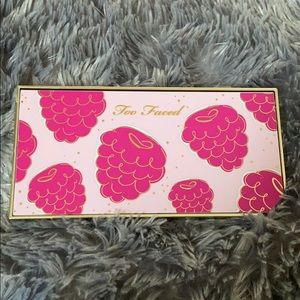 Too faced razzle dazzle berry eyeshadow palette